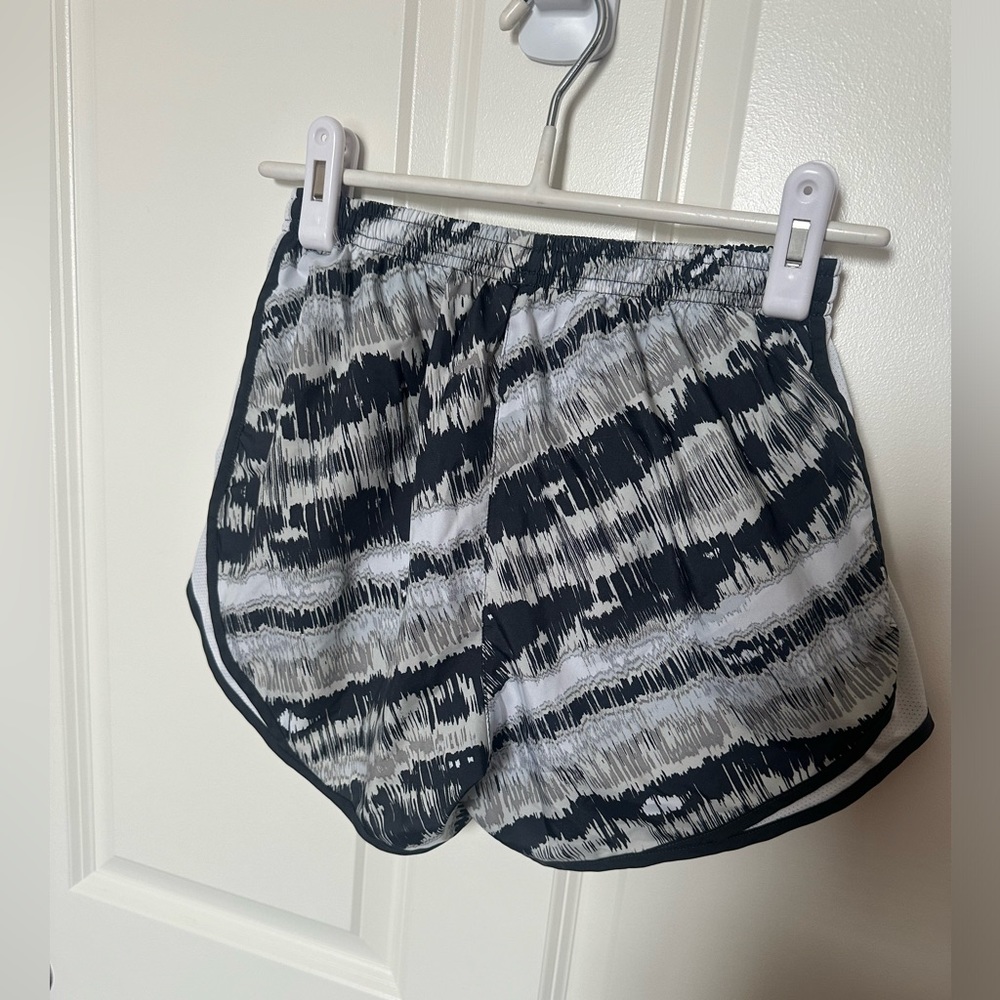 Black & White Women’s Nike Tempo Running Shorts Size Small